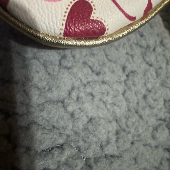 Coach Poppy Pink/Heart Printed Wristlet EUC (dust bag included) - Picture 5 of 7